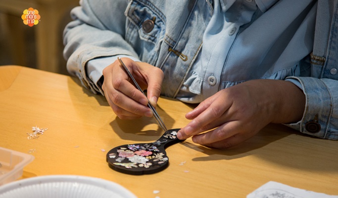 Mother‑of‑Pearl Craft Experience – Bukchon Hanok Village